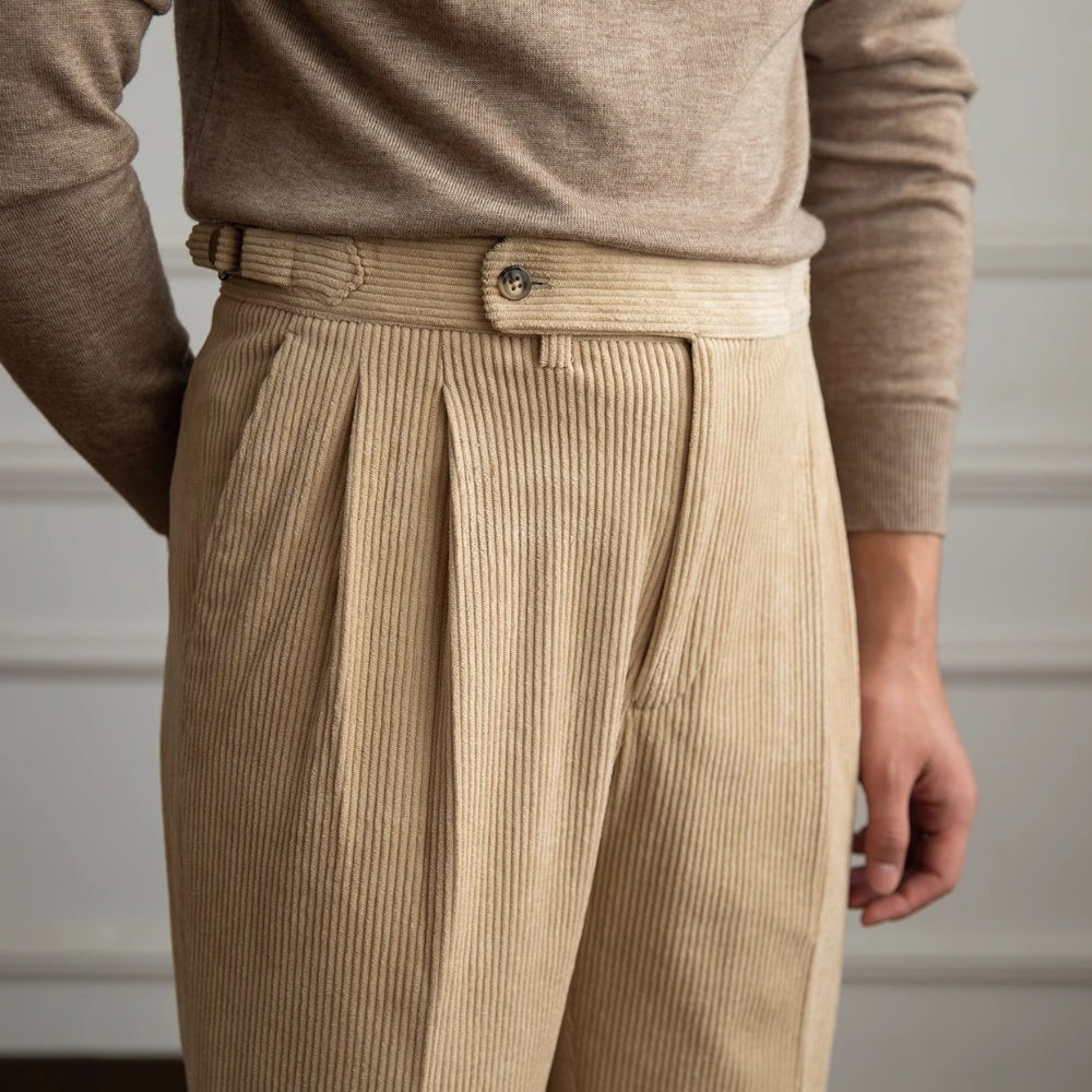Old Money – Drapierte Freizeithose aus Cord