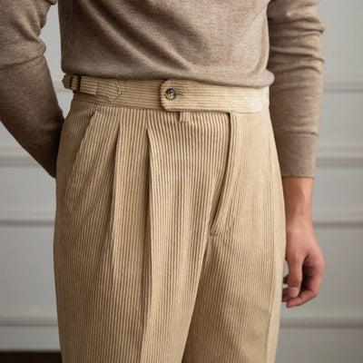 Old Money – Drapierte Freizeithose aus Cord