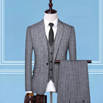 Dreiteiliger Anzug im Slim Fit-Stil von Old Money mit Streifen