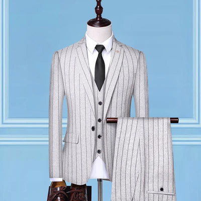 Dreiteiliger Anzug im Slim Fit-Stil von Old Money mit Streifen
