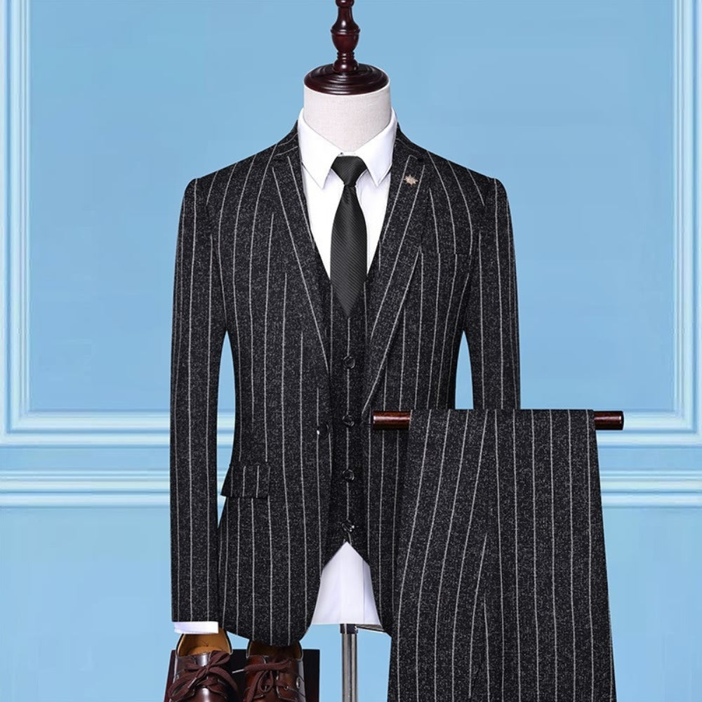 Dreiteiliger Anzug im Slim Fit-Stil von Old Money mit Streifen